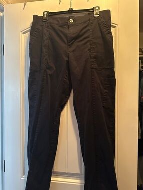 Women’s Black Slim Cargo Pants with Utility Pockets